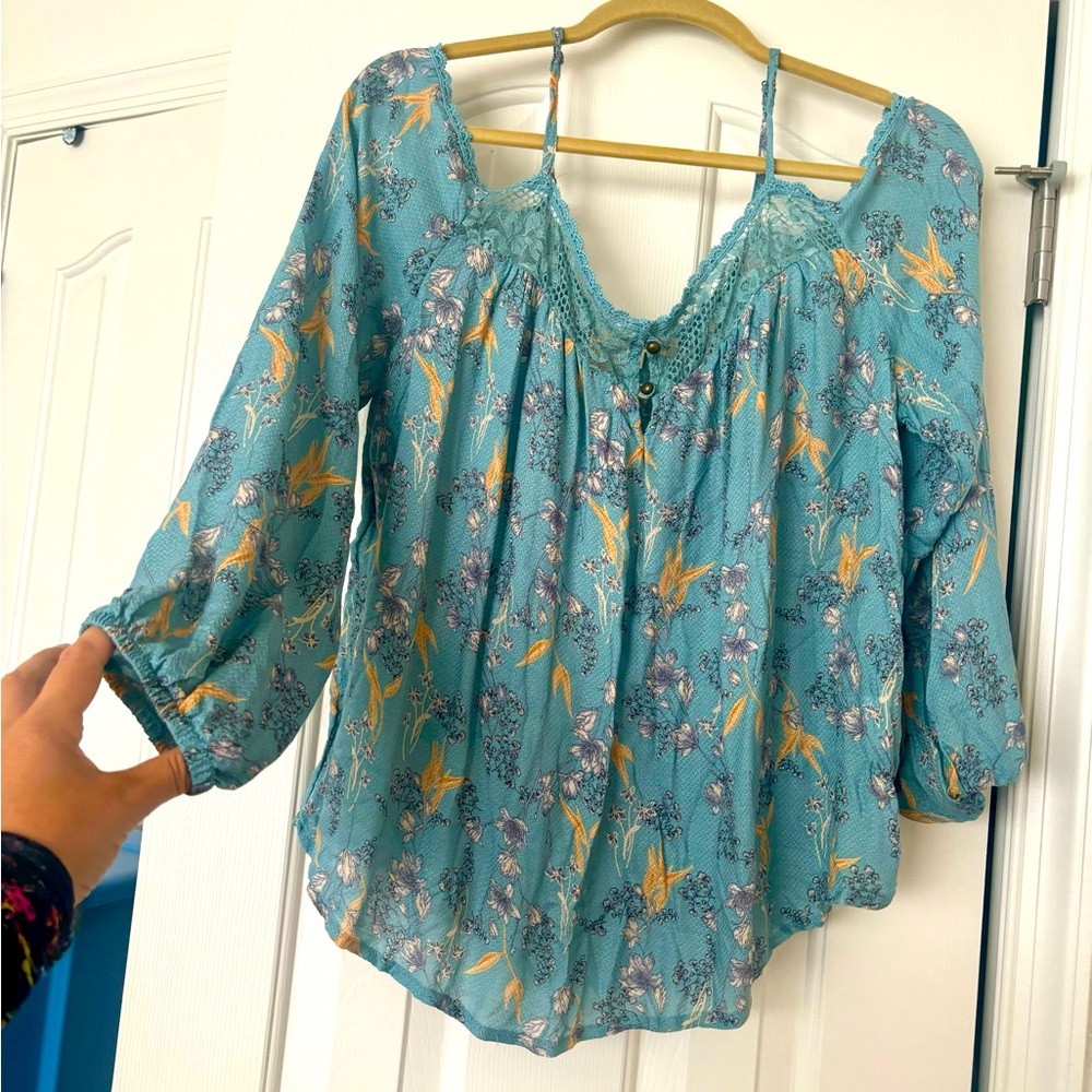 Airy cold shoulder bird & floral blouse dressy L